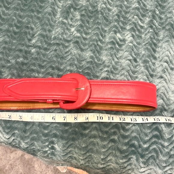 VTG Ginnie Johnson,Vibrant Red Leather Belt, Excellent VTG Condition - Picture 8 of 8